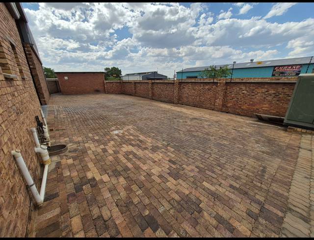 300M² FACTORY FOR SALE IN ANDERBOLT